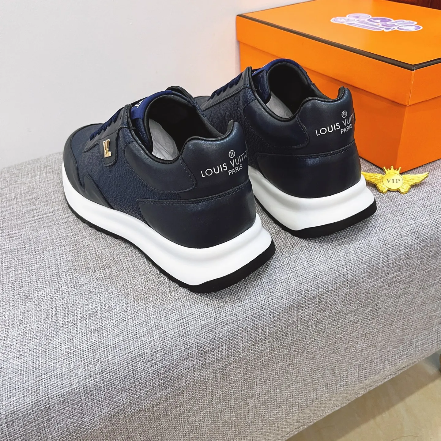 Men's shoes 💰 460💰【LV】🔥Louis Vuitton, high-end men's shoes brand official website 1:1 latest masterpiece: uppers are made of Italian imported first-layer cowhide with comfortable and breathable lining➕original non-slip and wear-resistant outsole🔥, making walking more convenient and comfortable! An exclusive new model, a stunning work, a beautiful 1:1 replica [color] compared to the official quality! Create a fashionable personality to set off your uniqueness! A must-have for trendy men! Classic🔥Size: 38-44 Color: 🔥Multiple colors available🔥.
